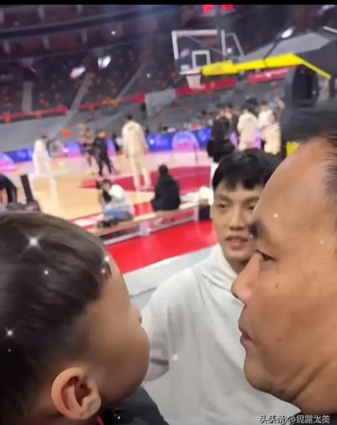 广东队凭借团结合击，挺进半决赛赢得领先