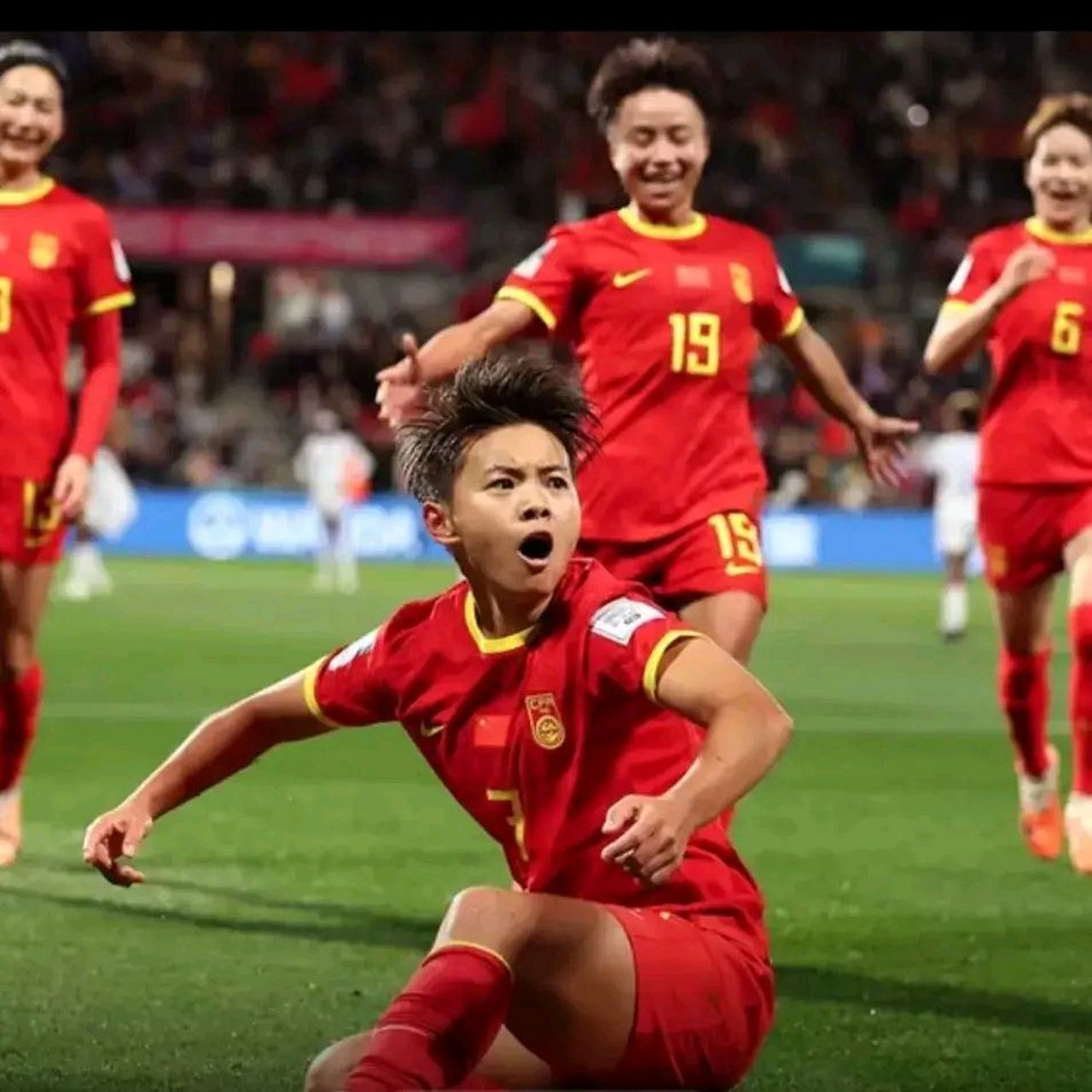 中国女足球员以出色表现引发热议